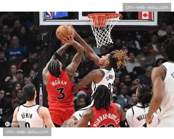 猛龙季后赛首发谢德巴雷特巴恩斯，侧翼尺寸优势明显